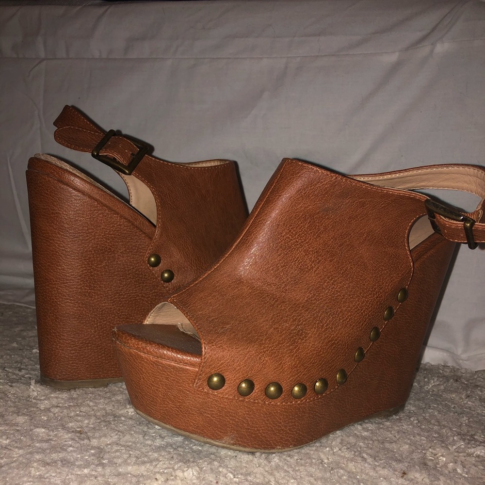 Studded wedges
